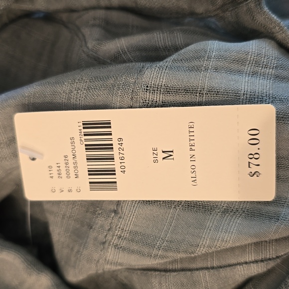 NWT, Anthropologie, long sleeve, buttondown shirt, size M, blue-ish gray color - Picture 4 of 4